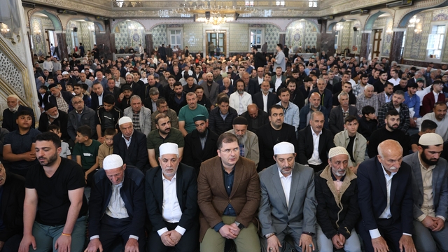 Bayram namazında camiler doldu