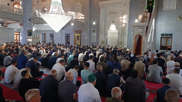 Şanlıurfa'da bayram namazı coşkusu