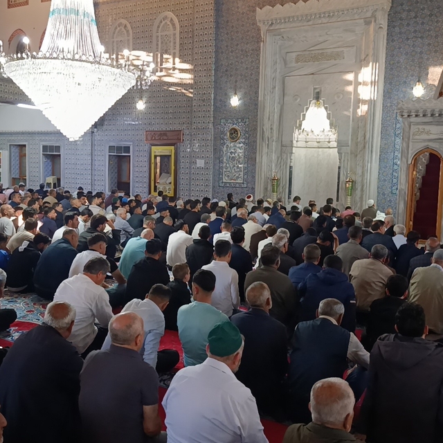 Şanlıurfa'da bayram namazı coşkusu
