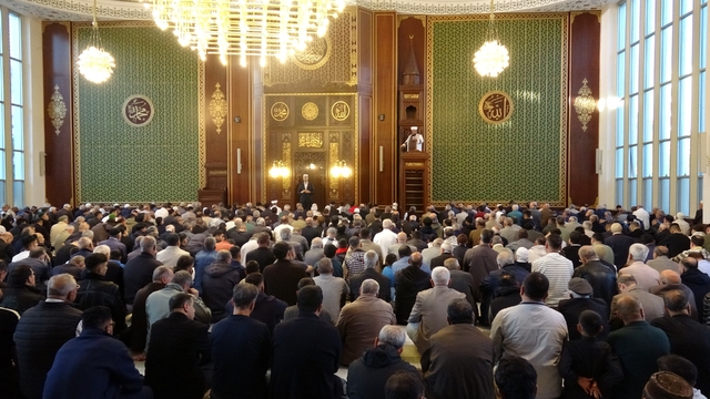 Malatya'da vatandaşlar bayram namazı için camilere akın etti