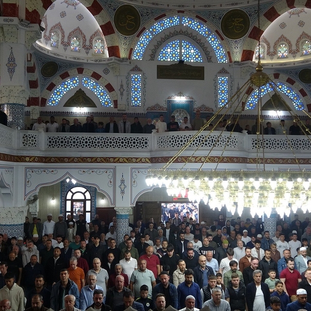 Kilis'te bayram namazında camiler doldu taştı