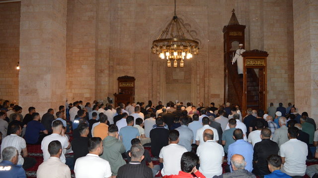 Mardin'de, 842 yıllık Ulu Cami'de bayram namazı yoğunluğu