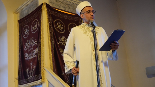 Sultan Abdülmecid'in şifa bulduğuna inanılan camide 100 yıllık kılıçla bayram hutbesi
Geleneği 100 yıllık Osmanlı tören kılıcıyla yaşatıyorlar