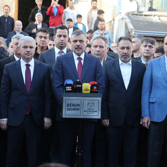 İçişleri Bakanı Çiftçi bayram namazını Konya'da kıldı