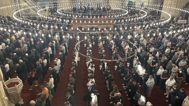 Ediren'de Selimiye Camisi, bayram namazında doldu