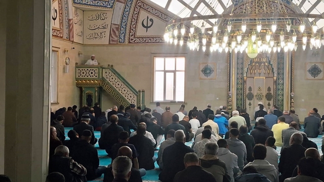 Selendi'de bayram namazında camiler doldu