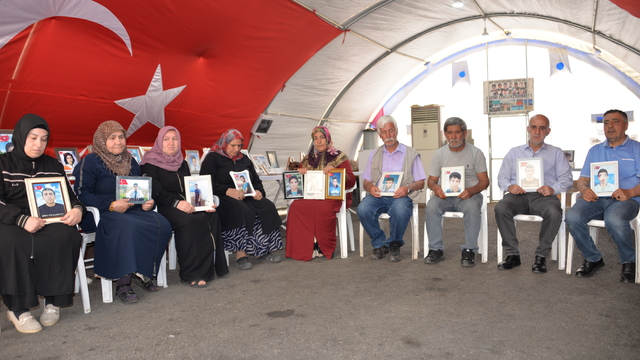 Diyarbakır'da evlat nöbetini sürdüren aileler, 14'üncü bayrama da buruk girdi
