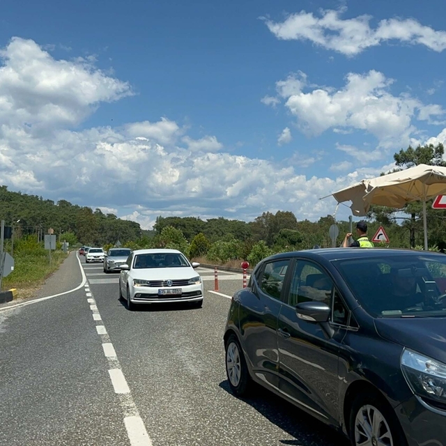 Bayram tatilinin ilk 4 gününde Marmaris ve Datça'ya toplam 40 bin araç giri...
