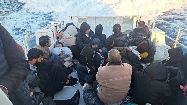 Çanakkale'de mobil radarın tespit ettiği 31 kaçak göçmen yakalandı