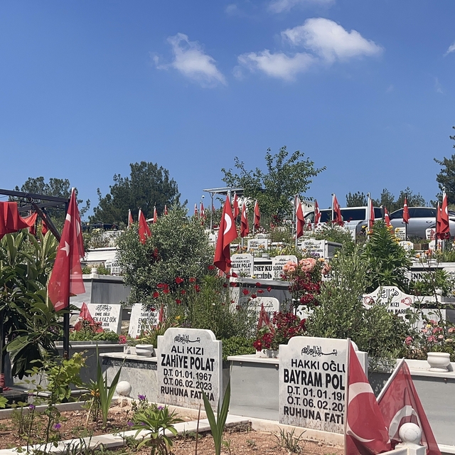 Osmaniye deprem şehitliğinde hüzünlü bayram
"6 Şubat'ı herkes unutabilir am...