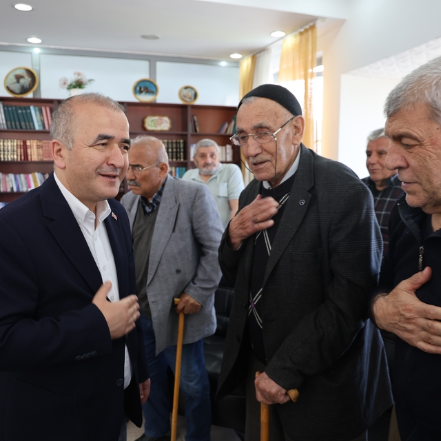 Vali Hatipoğlu, huzurevi sakinleriyle bir araya geldi