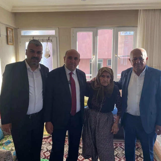 Başkan Akdeniz bayram namazını Afşar Mahallesi'nde kıldı