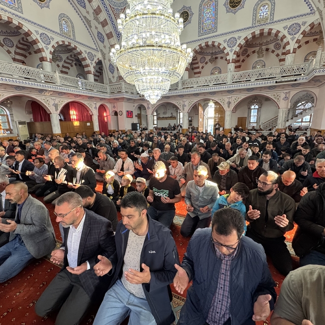 Kulu'da bayram namazında camiler doldu