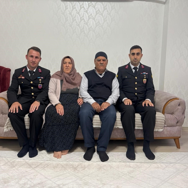 Jandarma, şehit aileleri ve gazileri unutmadı