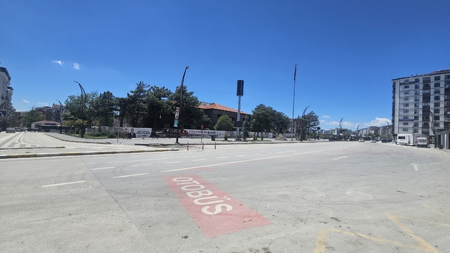 Elazığ'da cadde ve sokaklar boş kaldı