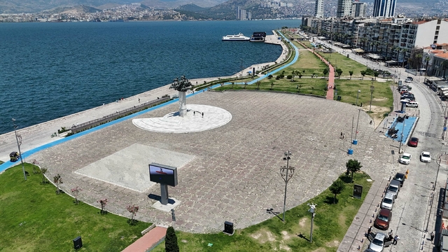 İzmir'de Kordon boş kaldı