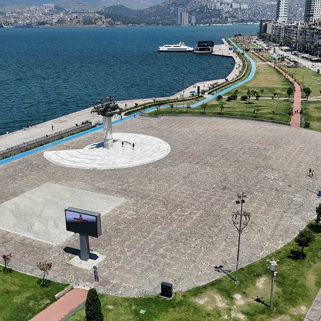İzmir'de Kordon boş kaldı