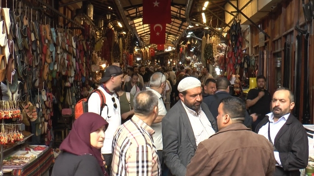 Gaziantep'in tarihi çarşılarında bayram yoğunluğu