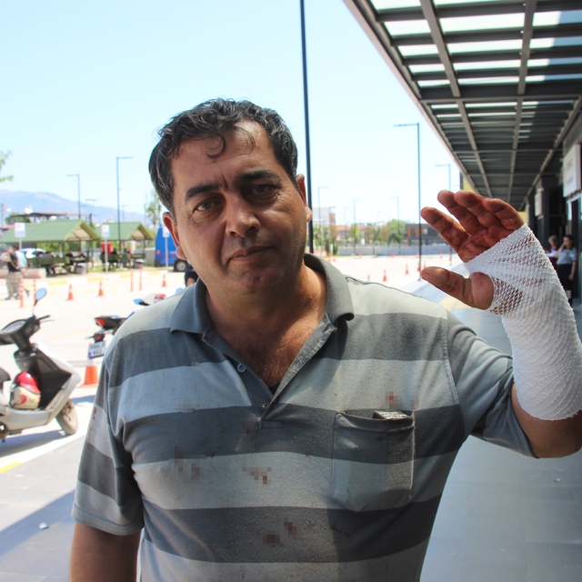 "Bu işin Vakko'su benim" diyen kasap kendini kesti
Koluna 20 dikiş atılan k...