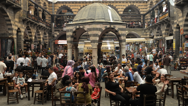 Diyarbakır'da, bayram tatilinde Sur'daki tarihi mekanlarda yoğunluk