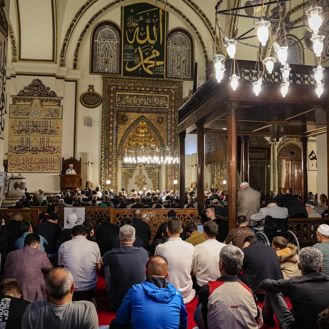 Başkan Vekili Şahin Biba, bayram sabahı öğrencilerle buluştu