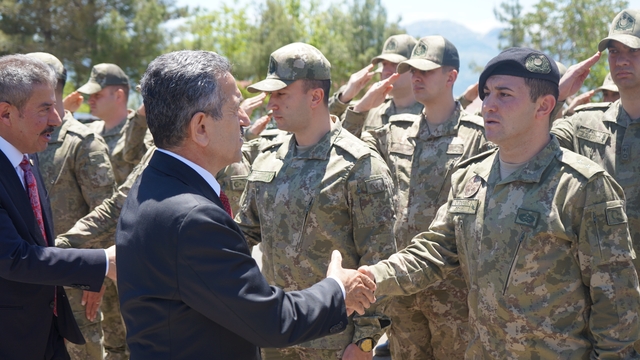 Şırnak Valisi Birol Ekici, güvenlik güçleriyle bayramlaştı