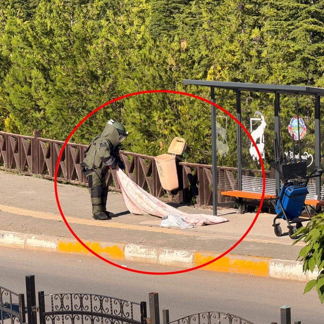 Tunceli'de fünye ile patlatılan poşetten battaniye çıktı