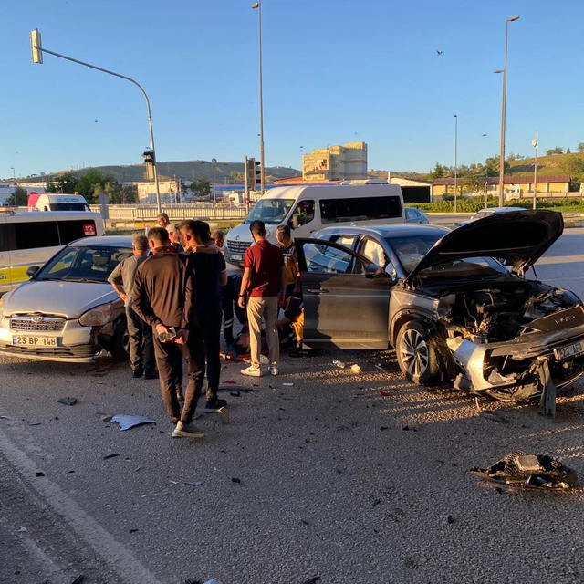 Elazığ'da trafik kazası: 4 yaralı