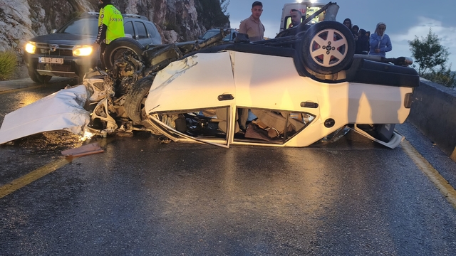 Takla atan otomobil ters döndü: 5 yaralı