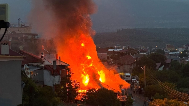 Aydın'da 2 katlı müstakil evde çıkan yangın söndürüldü