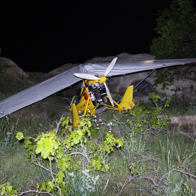Kapadokya'da microlight hava aracı zorunlu iniş yaptı: 2 yaralı
