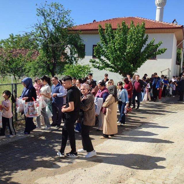 Asırlık 'Çörek Derme' geleneğinde yiyecekler paylaşıldı
Denizli'de 'Çörek D...