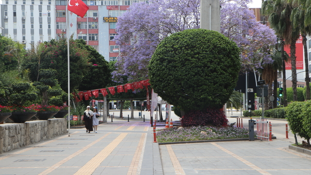 Adana'da bayram sessizliği; cadde ve sokaklar boş kaldı