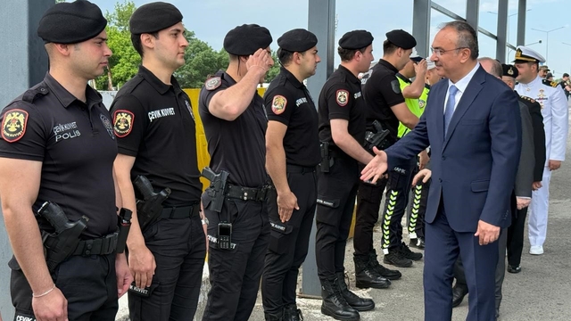 Tekirdağ Valisi Soytürk, görev başındaki güvenlik güçleriyle bayramlaştı