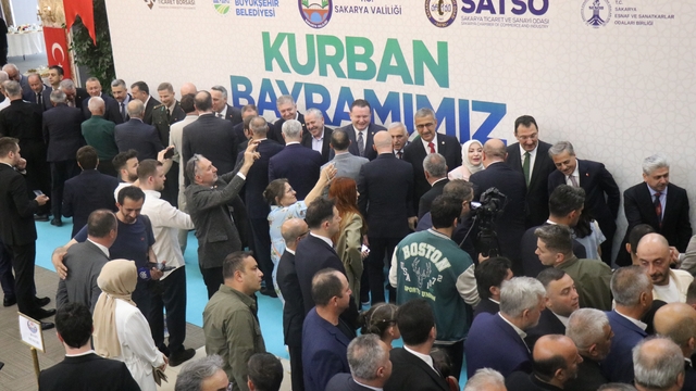 Sakarya protokolü ve vatandaşlar bayramlaştı
