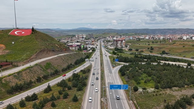43 ilin bağlantı noktasında yolların son durumu havadan görüntülendi