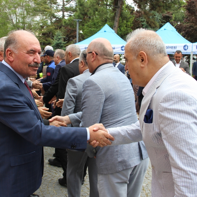 Çorum'da kent protokolü ve vatandaşlar bayramlaştı