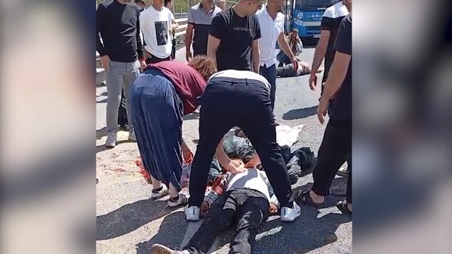 Kurbanlık koyun yüklü kamyonet devrildi: 1 ölü, 1 yaralı