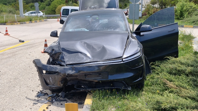 Karabük'te iki otomobilin çarpıştığı kazada 4 kişi yaralandı