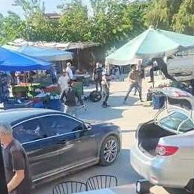 Foça'da pazarcıların kavgası; 7 gözaltı
