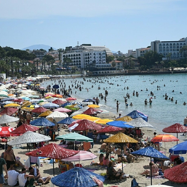 Kuşadası'nda bayram yoğunluğu; oteller doldu