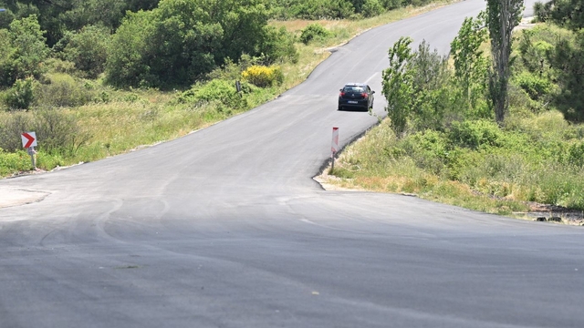 Büyüksümbüller ile Ortaköy arasındaki yol sıcak asfaltla yenilendi