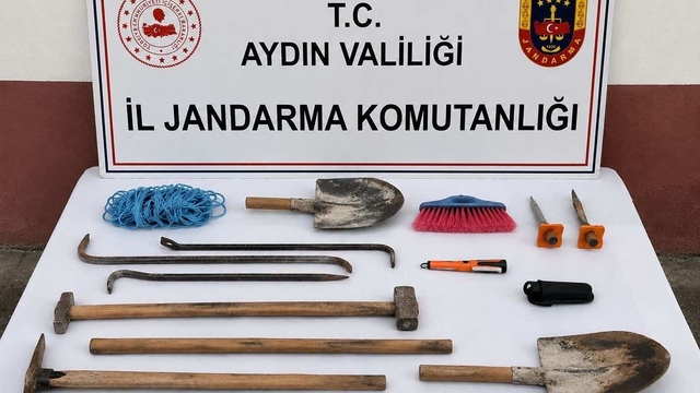 Magnesia Antik Kenti'nde kaçak kazıya suçüstü: 3 şüpheli yakalandı