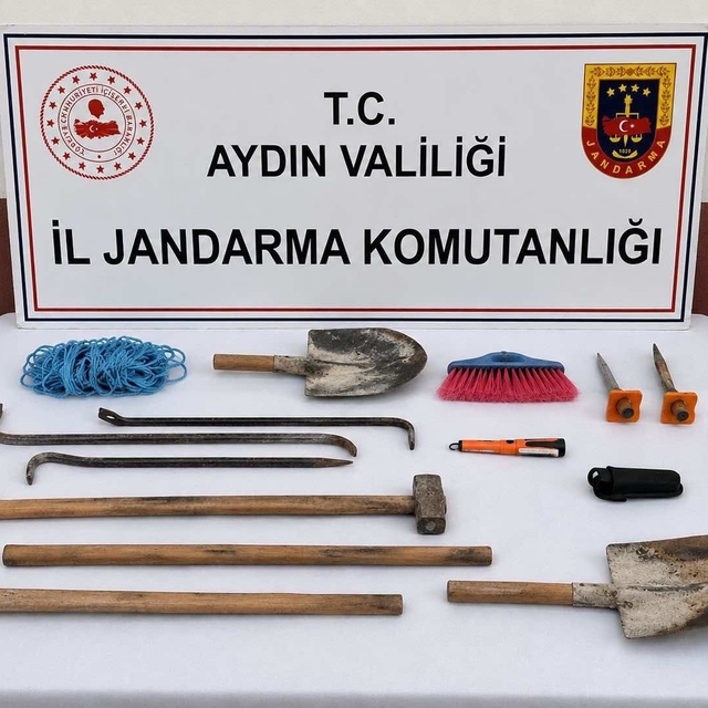 Magnesia Antik Kenti'nde kaçak kazıya suçüstü: 3 şüpheli yakalandı