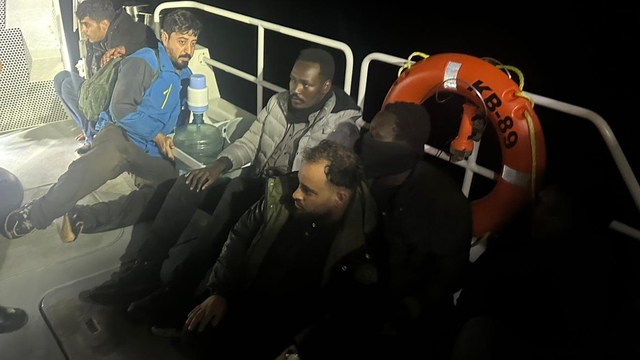 İzmir'de 66 düzensiz göçmen yakalandı