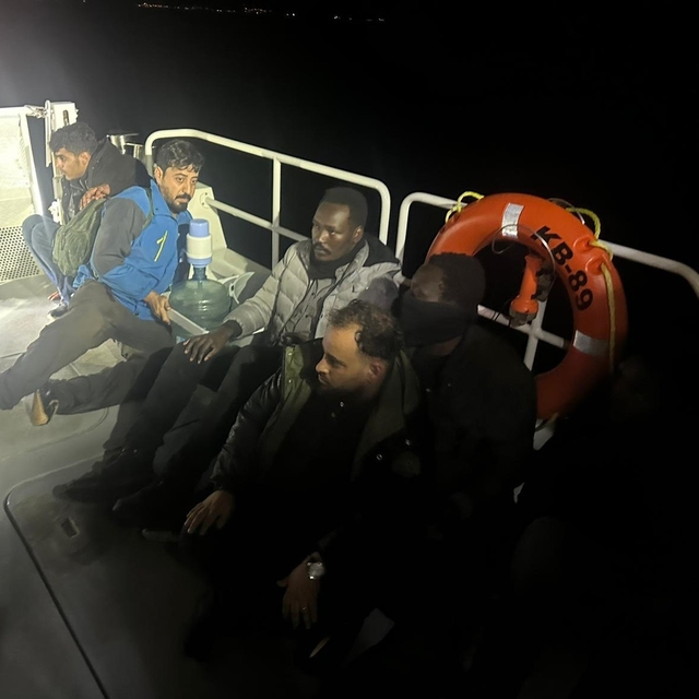 İzmir'de 66 düzensiz göçmen yakalandı