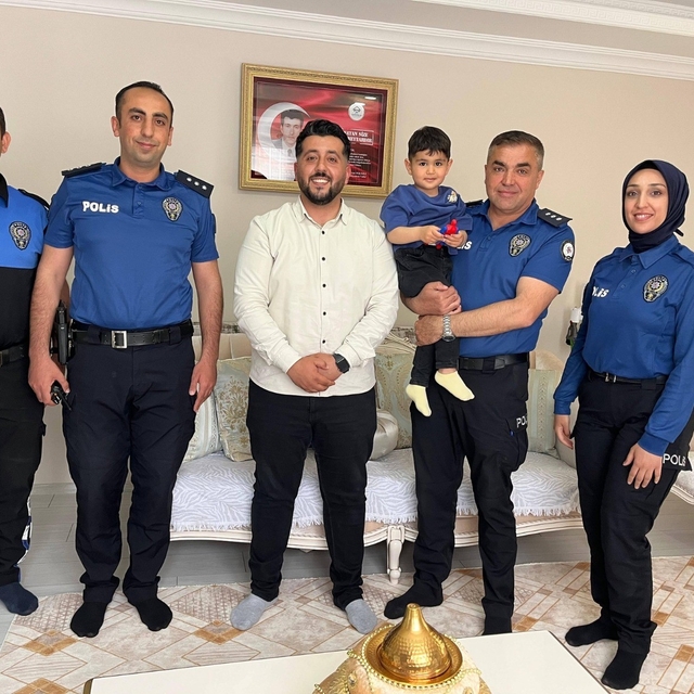 Şehit aileleri ile şehitlikler bayramda ziyaret edildi