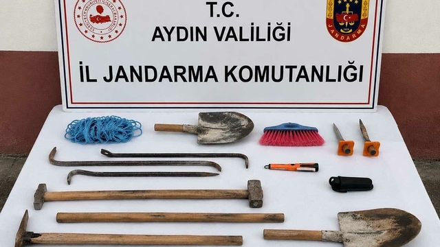Aydın'da kaçak tarihi eser kazısına suçüstü; 3 gözaltı