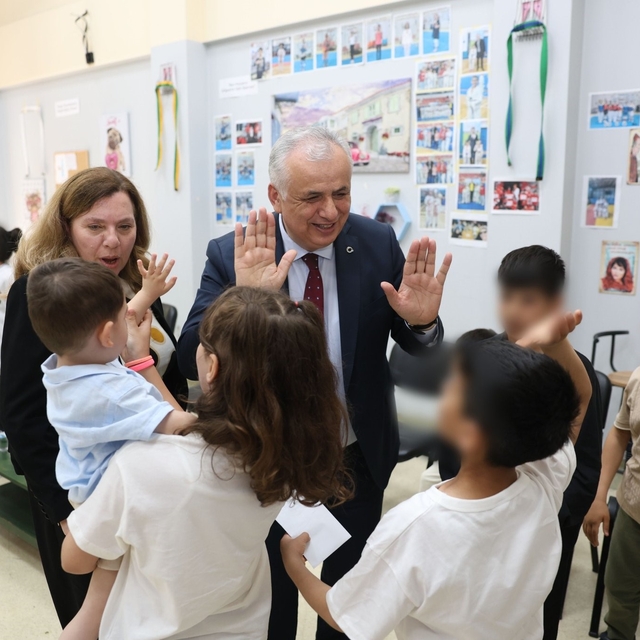 Devlet korumasındaki çocuklara bayram ziyareti