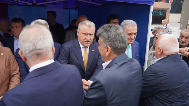 Bakan Bak, memleketi Rize'de geleneksel bayramlaşma törenine katıldı